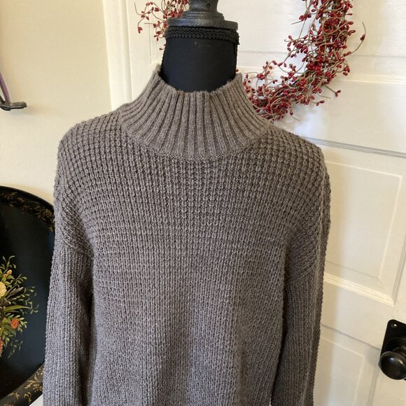 164 Daisy Fuentes Turtle Neck Sweater Large - Picture 1 of 5